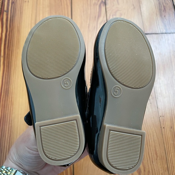Gap Toddler Black Patent Leather Mary Jane’s size 5 - Picture 2 of 3